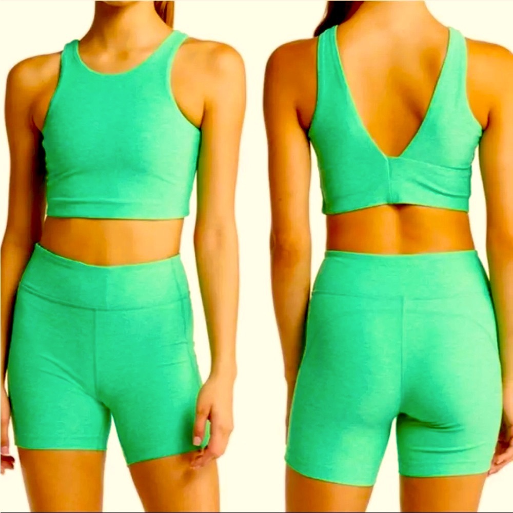 🍒NWT Outdoor Voices Venus Crop Top in Jadeite/Green. Size: XS - Picture 2 of 12